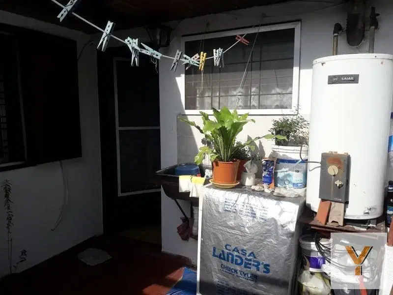 Casa en venta - 2 Dormitorios 1 Baño - Quilmes 5