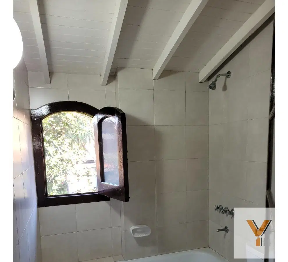 Casa en venta - 4 Dormitorios 3 Baños - Cochera - 244Mts2 - Bella Vista 3