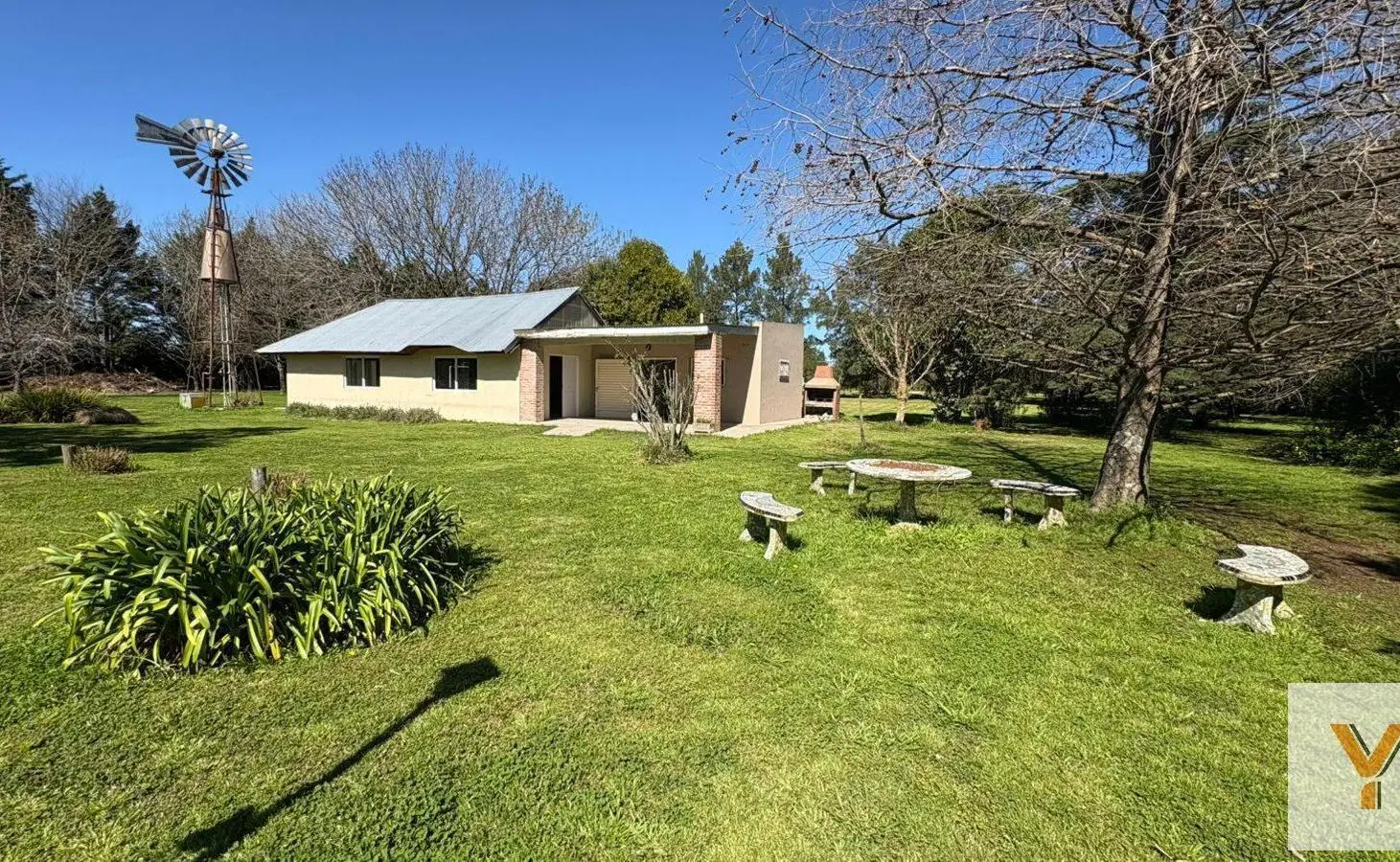 Casa en venta - 4 Dormitorios 2 Baños - Arana 3