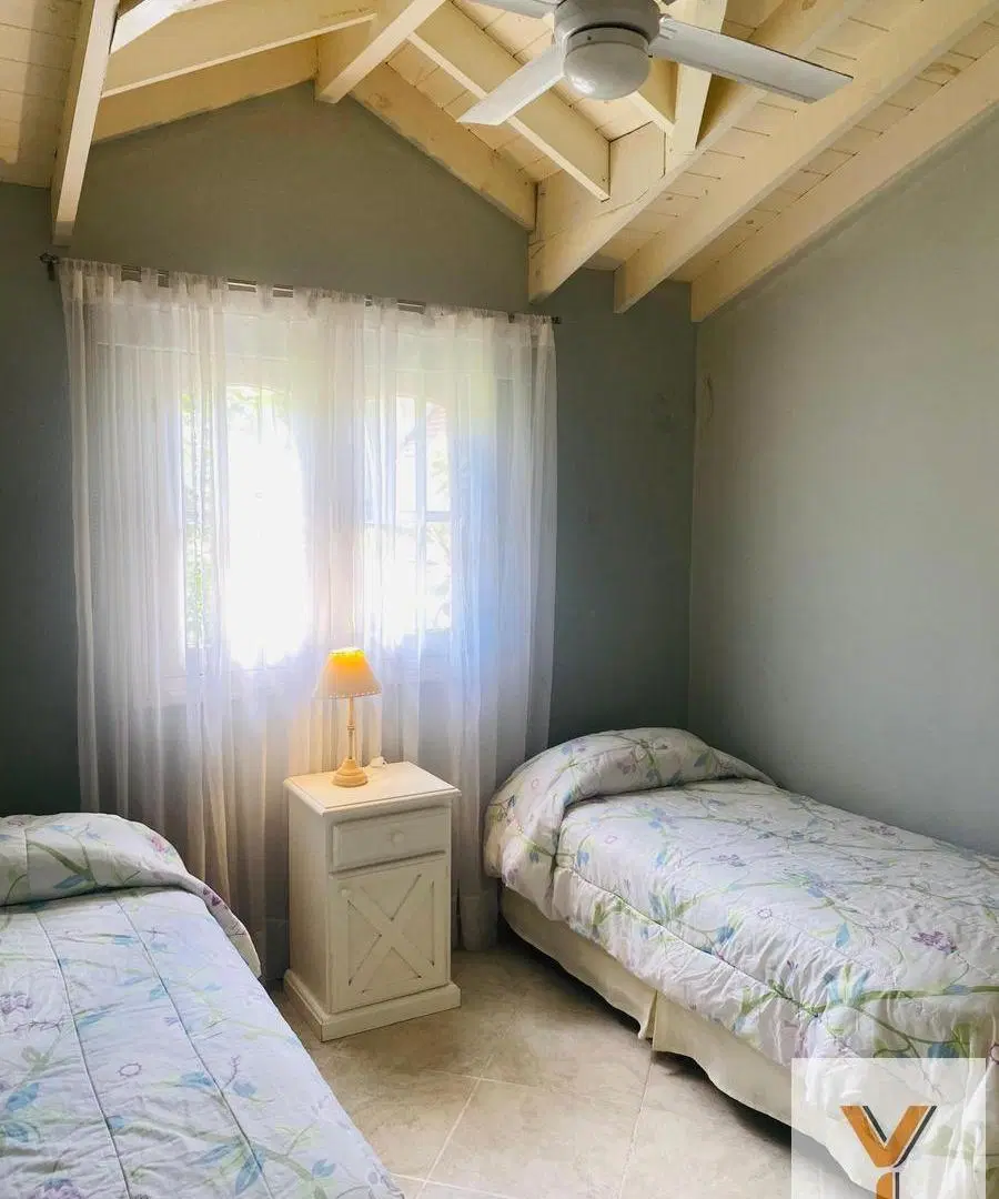 Casa en venta - 5 Dormitorios 4 Baños - Pinamar 5
