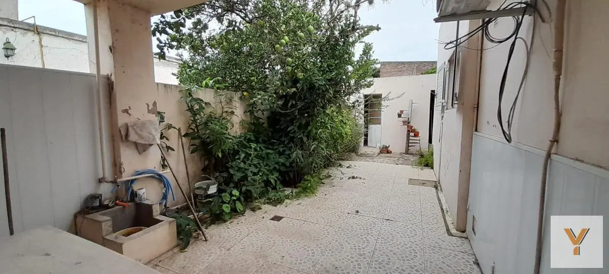 Casa en venta - 2 Dormitorios 2 Baños - Locales - 300Mts2 - Arribeños, General Arenales 5