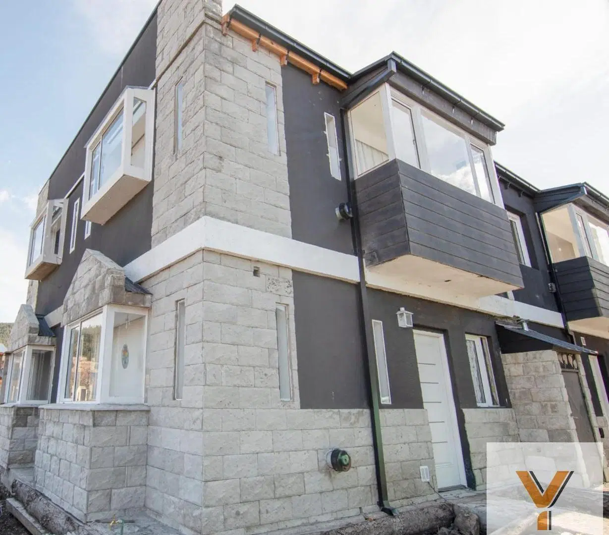 Casa duplex en venta - 2 dormitorios 1 baño - en construcción - 55mts2 - Junin De Los Andes 2