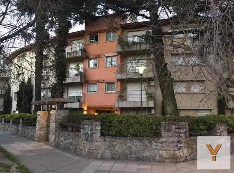 Departamento en venta - 2 dormitorios 2 baños - 75mts2 - Banfield 3