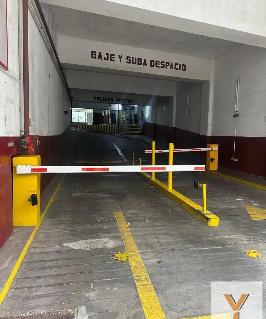 Cochera en Venta - - 10mts - Recoleta 2