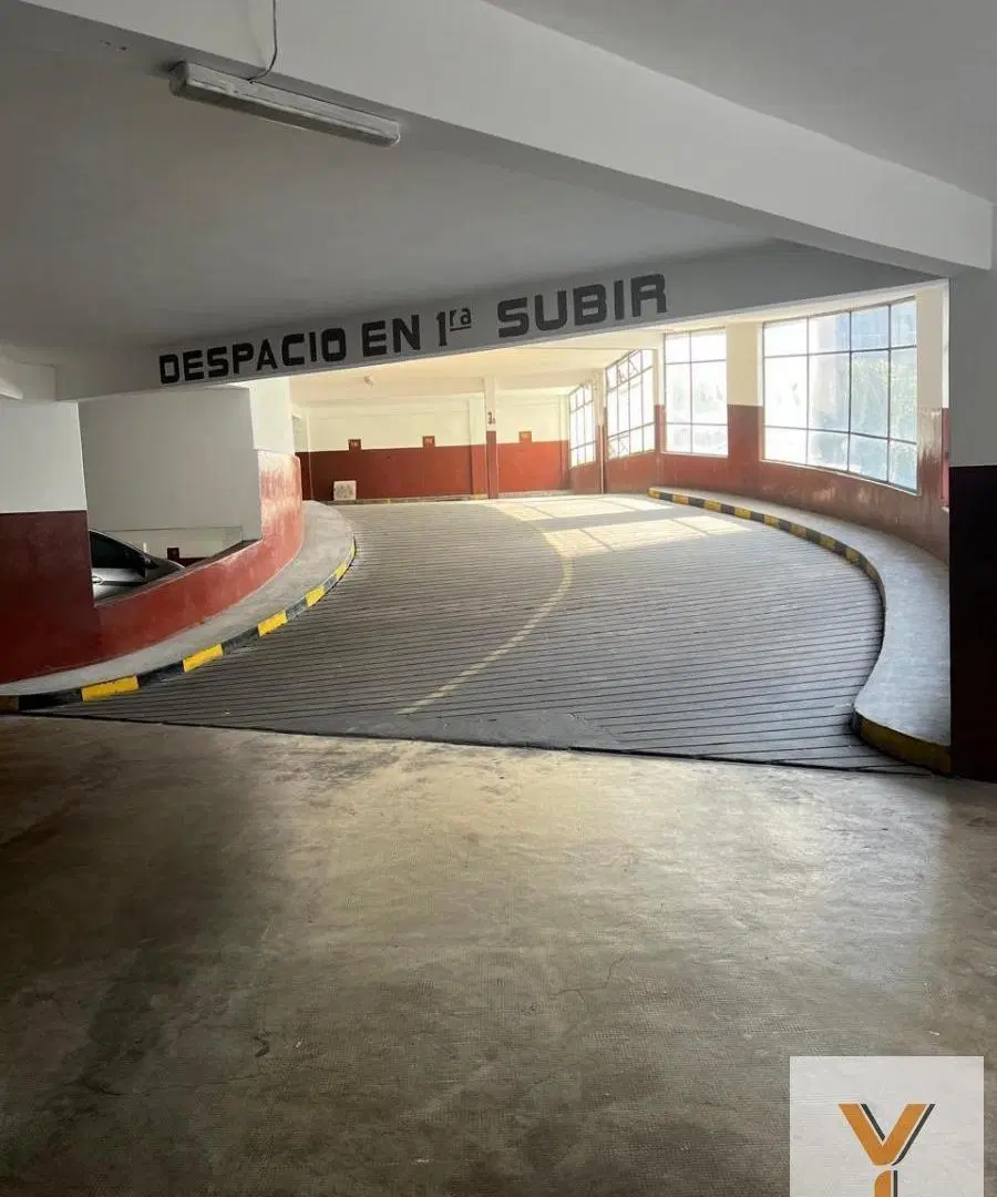 Cochera en Venta - - 10mts - Recoleta 4