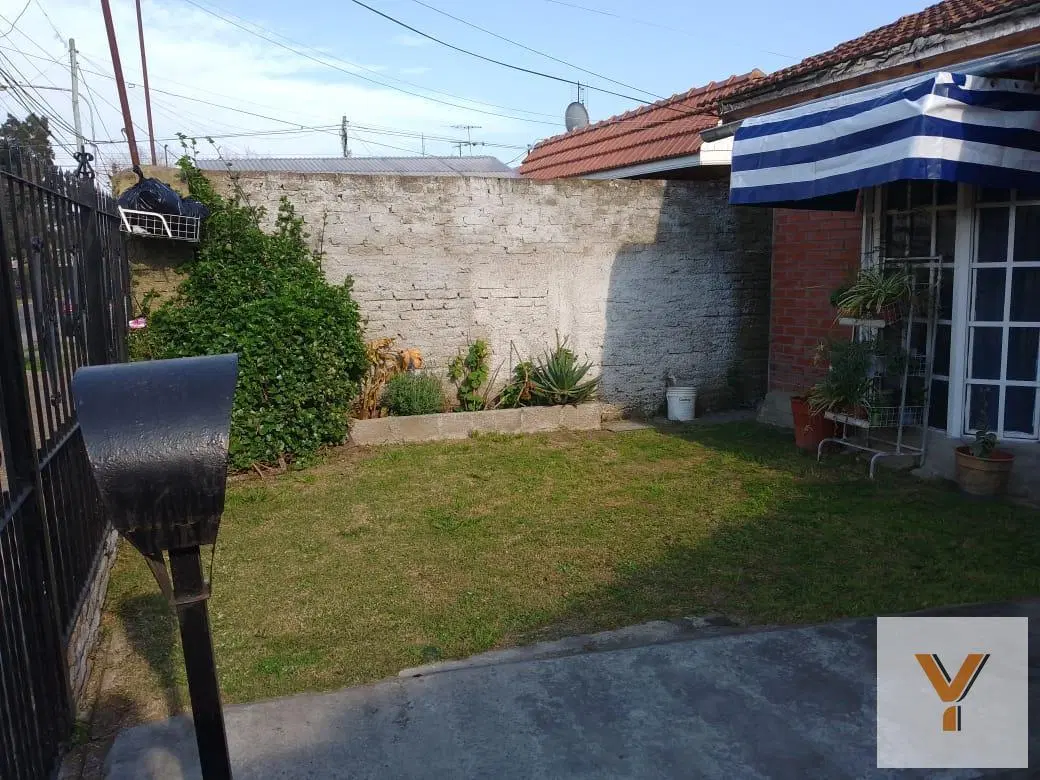 Casa en Venta - 3 Dormitorios 2 Baños - 480mts - Berazategui 2