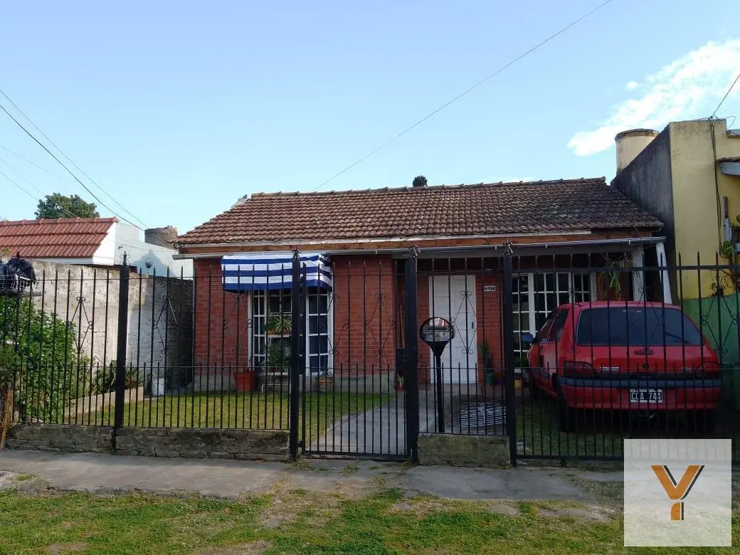 Casa en Venta - 3 Dormitorios 2 Baños - 480mts - Berazategui 4