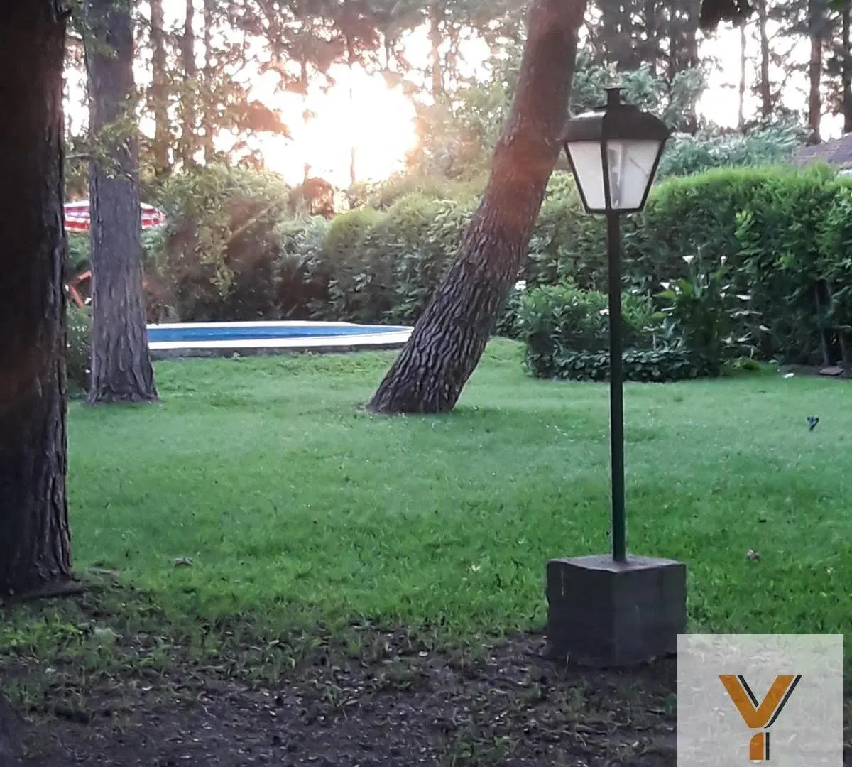 Casa quinta en venta - 4 Dormitorios 3 Baños - Coronel Brandsen 8