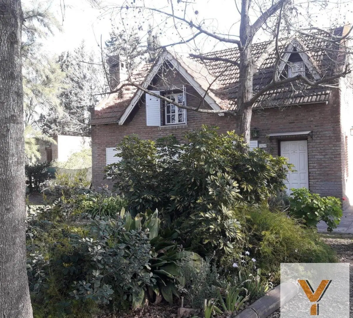 Casa quinta en venta - 4 Dormitorios 3 Baños - Coronel Brandsen 3