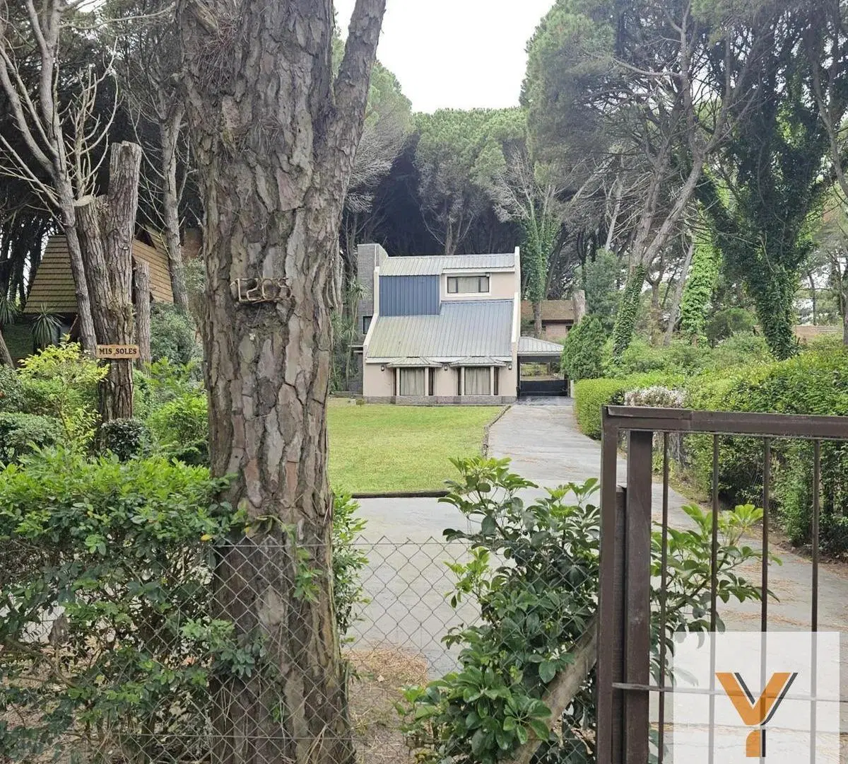 Casa en venta - 3 Dormitorios 4 Baños - 820Mts2 - Pinamar 2