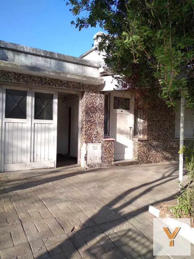 Casa en venta - 4 Dormitorios 2 Baños - 430 mts2 - 9 De Julio 3