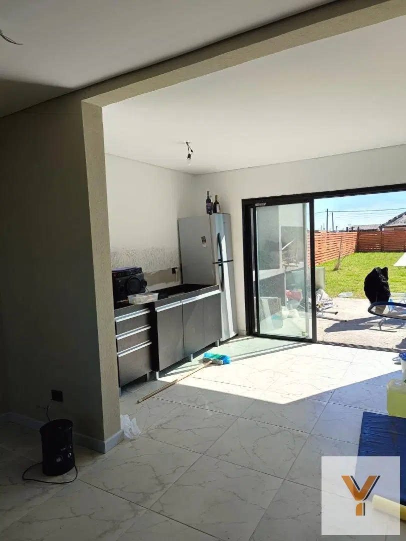 Casa en venta - 3 Dormitorios 2 Baños - 380Mts2 - San Vicente 2