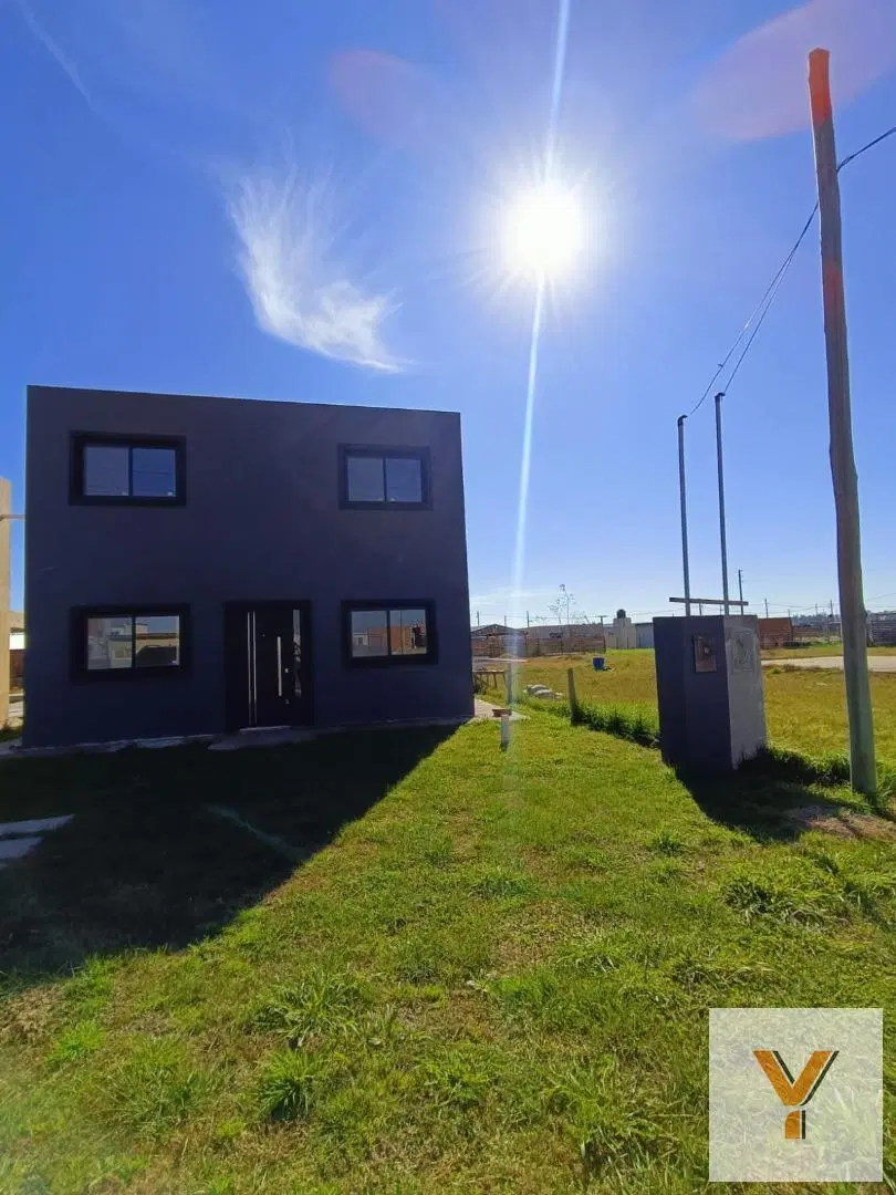 Casa en venta - 3 Dormitorios 2 Baños - 380Mts2 - San Vicente 8