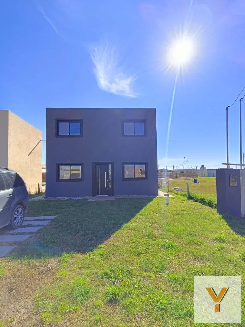 Casa en venta - 3 Dormitorios 2 Baños - 380Mts2 - San Vicente 3