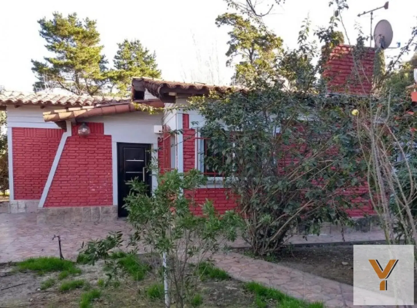 Casa en venta - 3 Dormitorios 1 Baño - 626Mts2 - Sourigues 5
