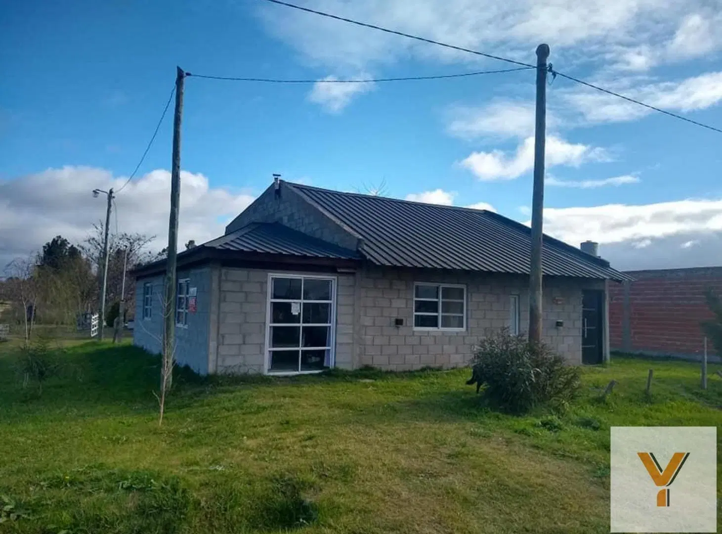 Casa en venta - 2 dormitorios 2 baños - 295mts2 - Coronel Brandsen 3