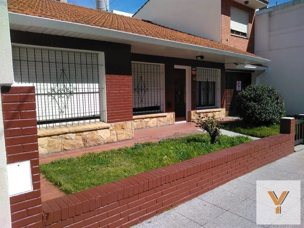 Casa en venta - 3 Dormitorios 3 Baños - Cochera - 284Mts2 - Mar del Plata 2