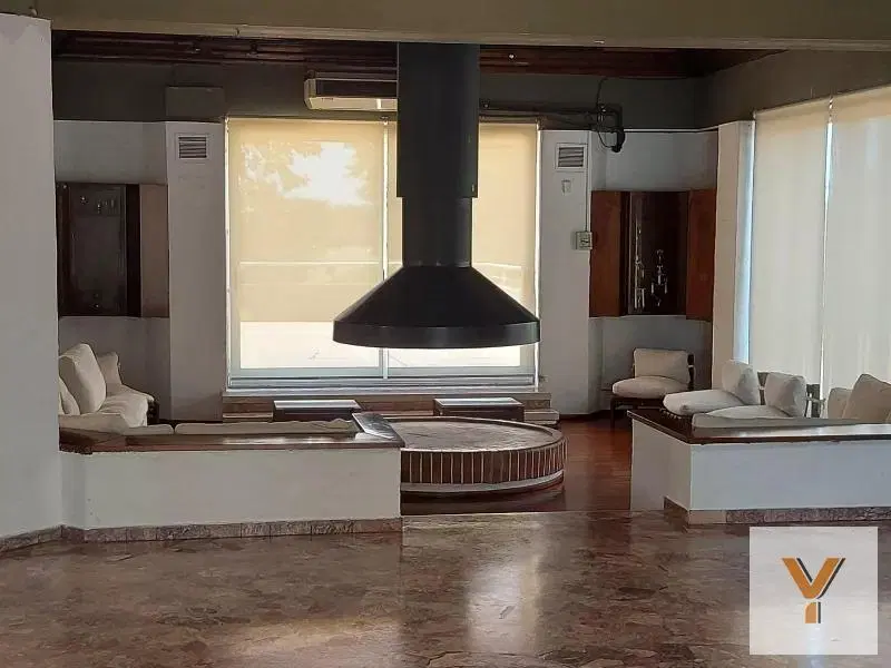 Casa en venta - 5 Dormitorios 3 Baños - Cochera - 423Mts2 - Pilar 5