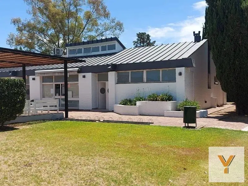 Casa en venta - 5 Dormitorios 3 Baños - Cochera - 423Mts2 - Pilar 3