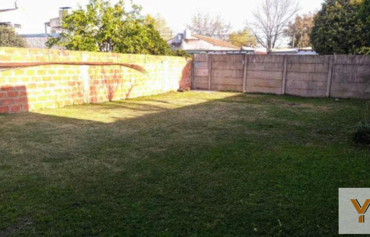 Casa venta - 2 dormitorios 1 baño - 324mts2 totales - Las Flores