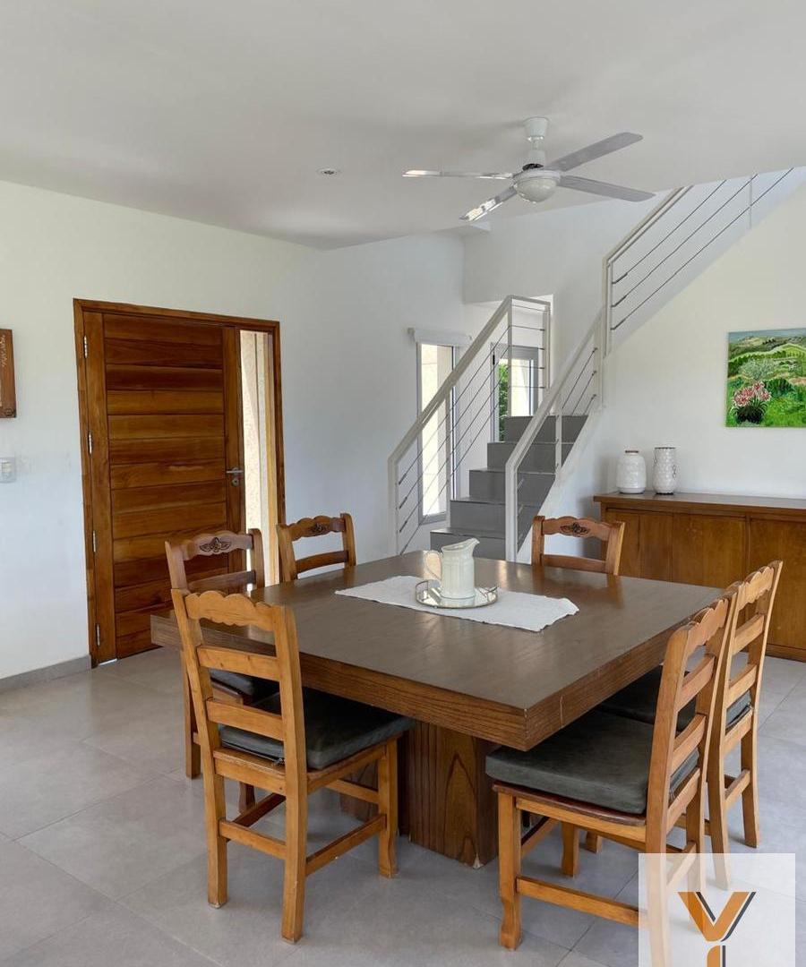 Foto de Casa en venta - 3 Dormitorios 3 Baños - San Miguel del Monte, imagen 2