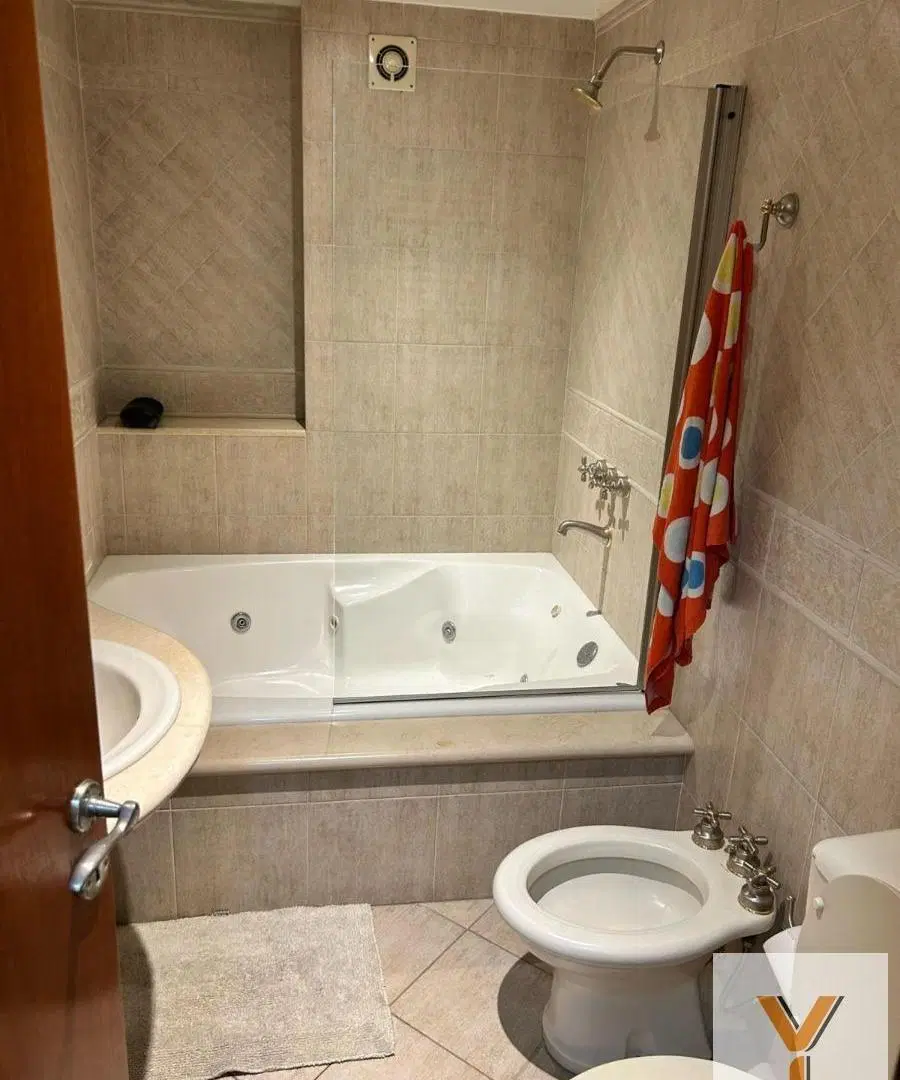 Casa en venta - 4 Dormitorios 3 Baños - Castelar 3