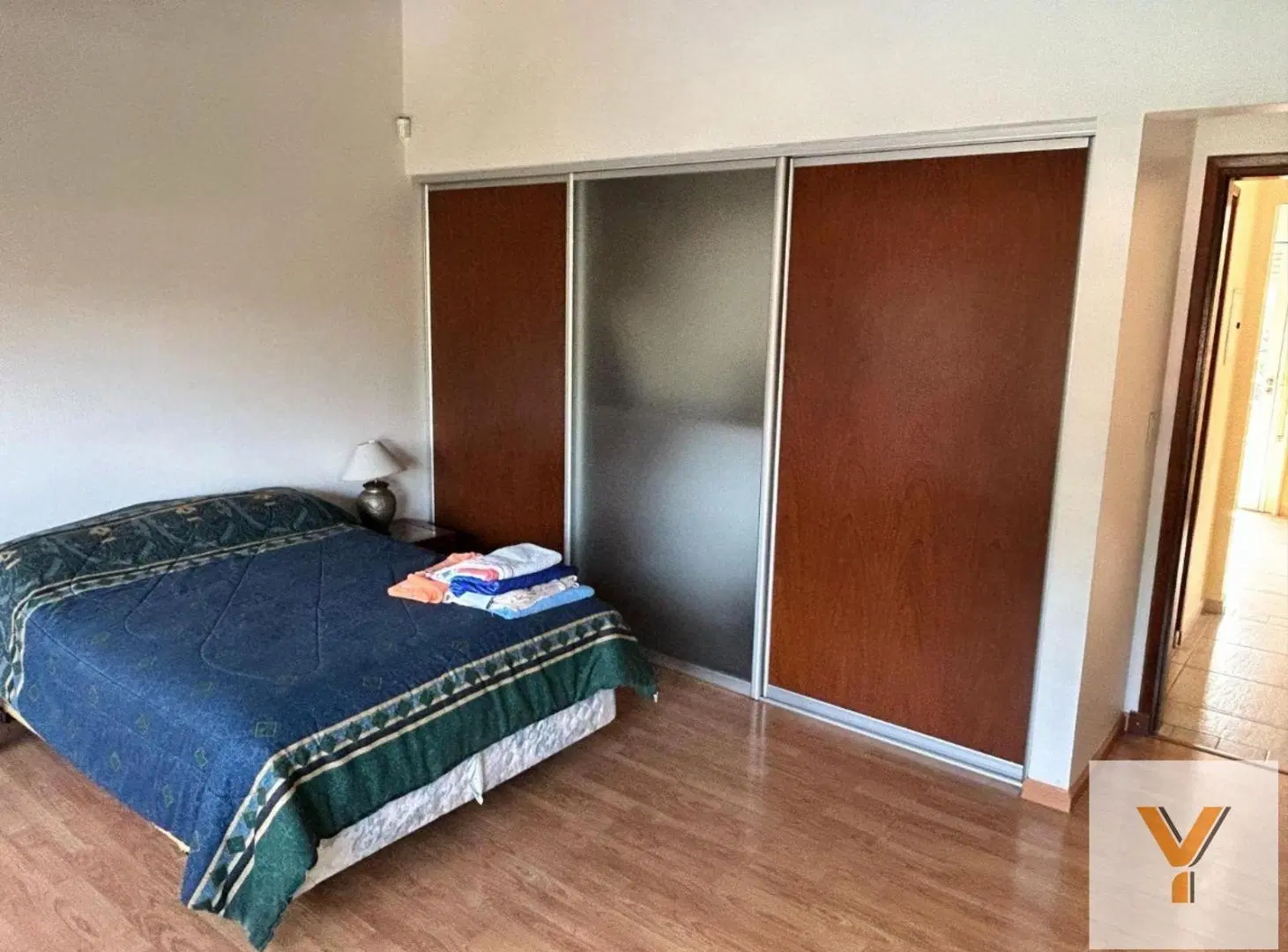 Casa en venta - 4 Dormitorios 3 Baños - Castelar 1