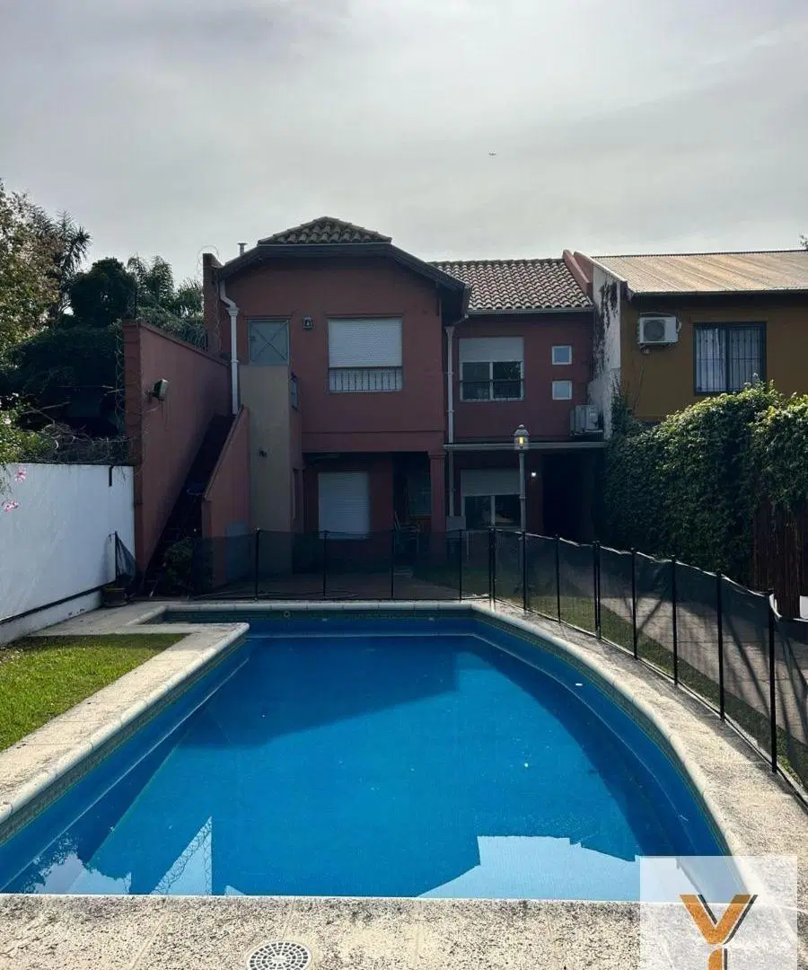 Casa en venta - 4 Dormitorios 3 Baños - Castelar 8