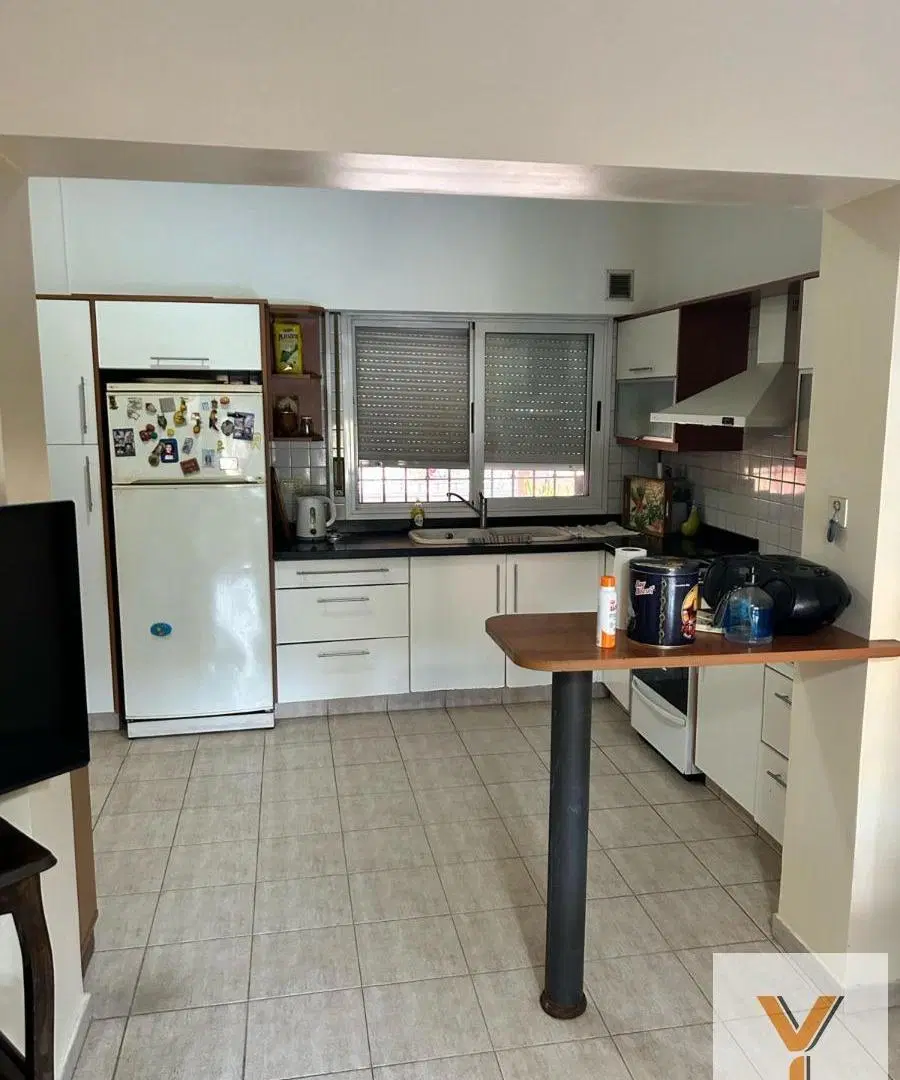 Casa en venta - 4 Dormitorios 3 Baños - Castelar 5