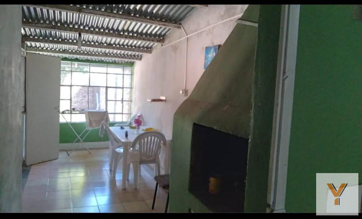 Foto de Casa en venta - 3 Dormitorios 1 Baño 1 Cochera - 312Mts2 - Pontevedra, imagen 3