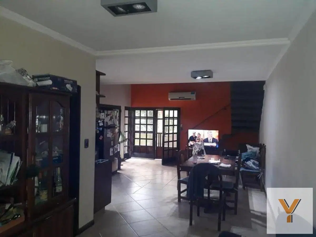 Casa en venta - 3 Dormitorios 2 Baños - 360mts2 - Quilmes 2