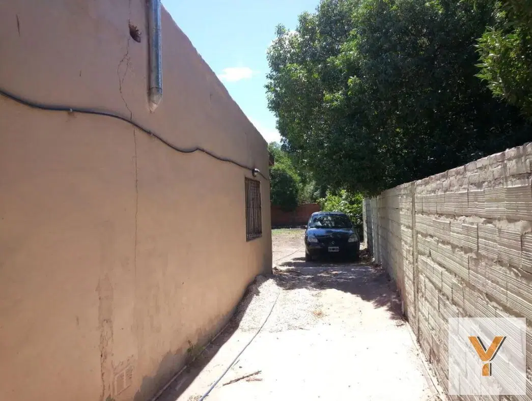 Casa en venta - 2 dormitorios 1 baño - 383mts2 - Miramar 5