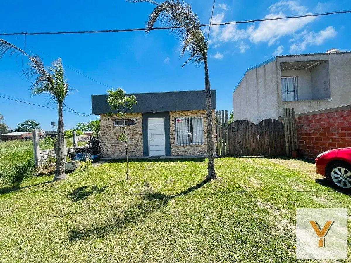 Casa en venta - 1 dormitorio 1 baño - 220mts2 - La Plata 1