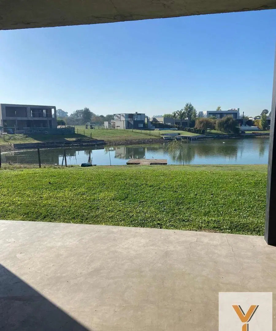 Casa en venta - 3 Dormitorios 3 Baños - Cochera - San Sebastián, Pilar 8