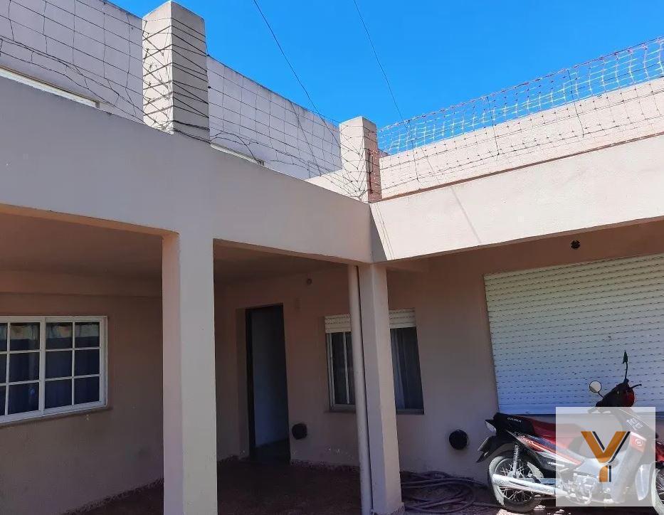 Foto de Casa en venta - 3 dormitorios 1 baño - cochera - 320mts2 - Coronel Brandsen, imagen 3