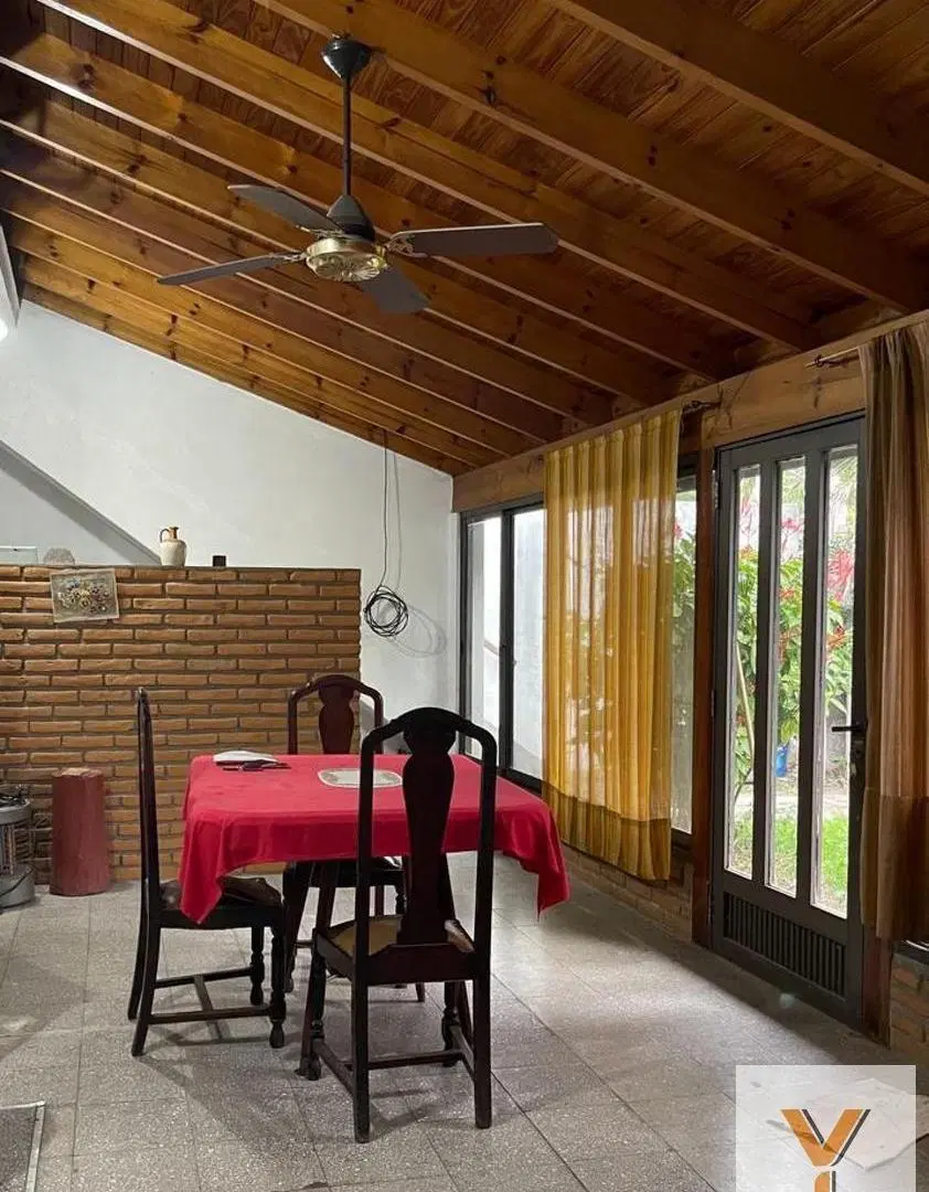Casa en venta - 3 Dormitorios 2 Baños - Cochera - 223Mts2 - Quilmes 4