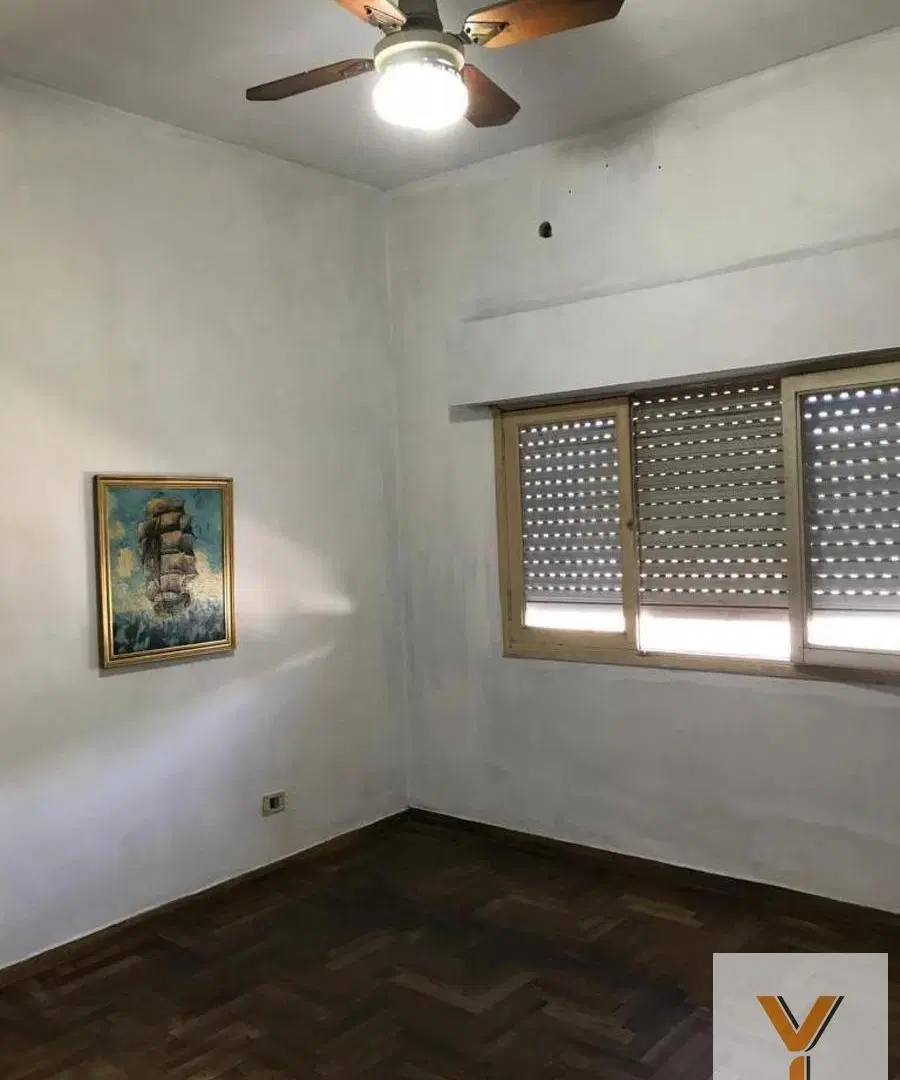 Casa en venta - 3 Dormitorios 2 Baños - Cochera - 223Mts2 - Quilmes 2