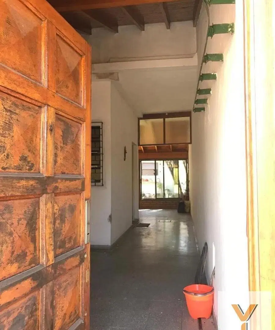 Casa en venta - 3 Dormitorios 2 Baños - Cochera - 223Mts2 - Quilmes 8