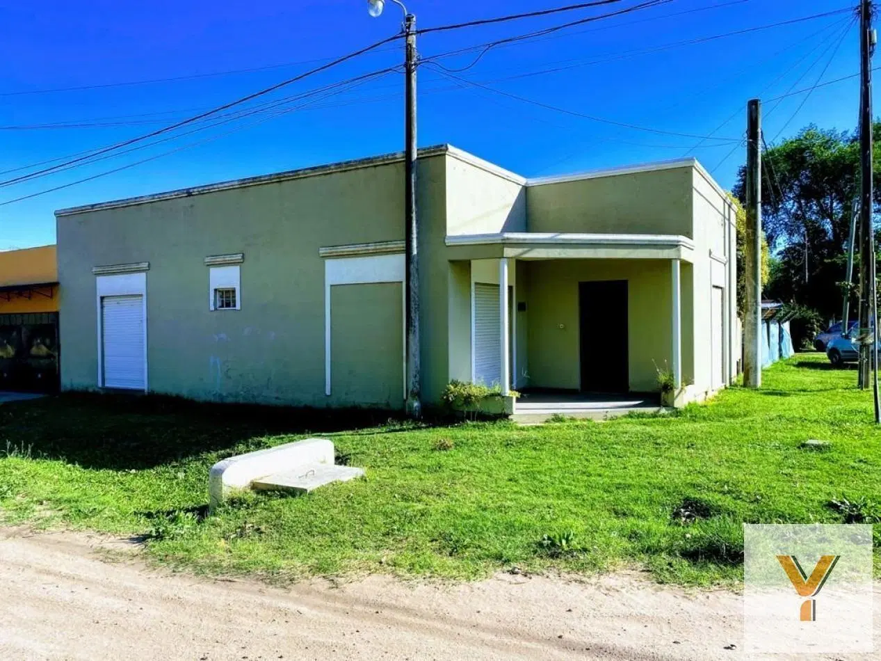 Casa en venta - 2 Dormitorios 1 Baño - 304mts2 - Saladillo 2