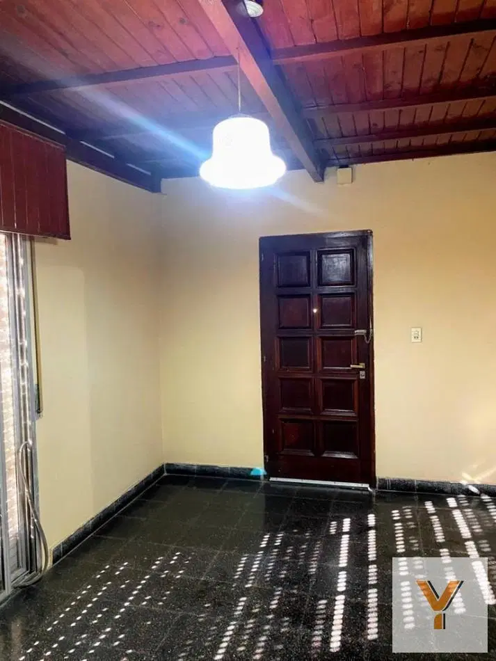 Casa en venta - 2 Dormitorios 1 Baño - 304mts2 - Saladillo 8