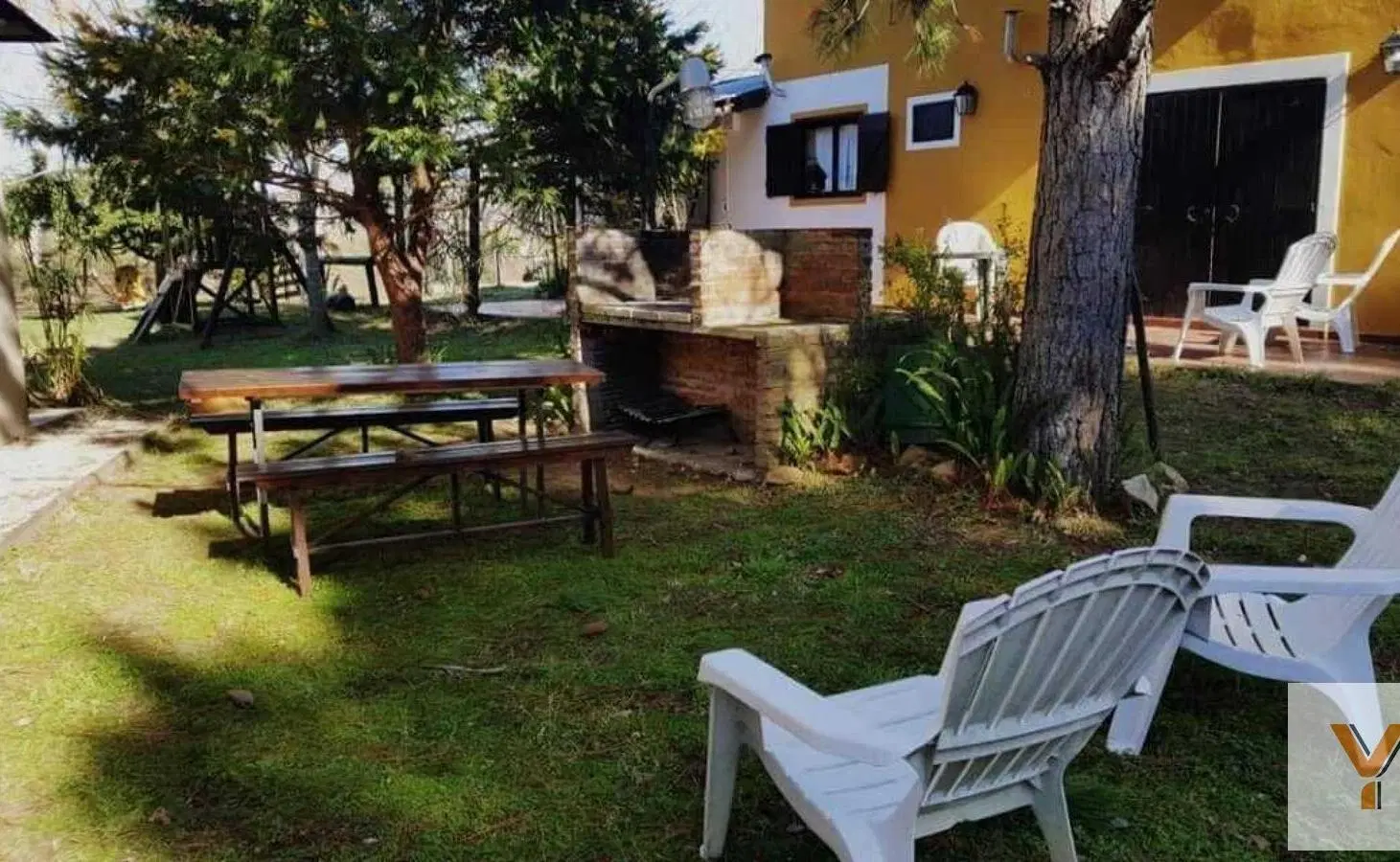 Casa en venta - 2 Dormitorios 3 Baños - Cochera - Costa del Este 8