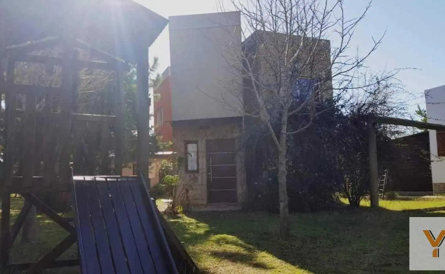 Casa en venta - 2 Dormitorios 3 Baños - Cochera - Costa del Este 2