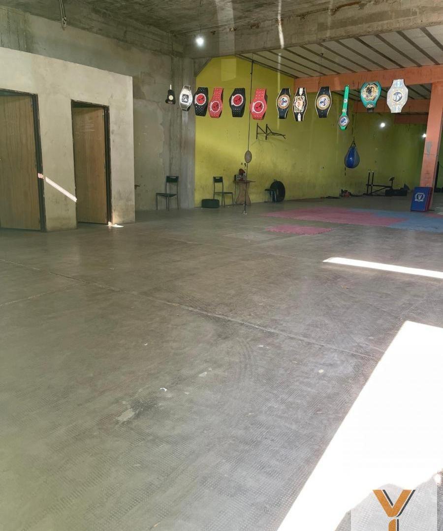 Foto de Depósito en venta - 2 Baños - Gonzalez Catan, imagen 1