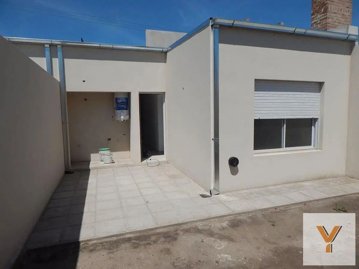 Casa en venta - 2 Dormitorios 1 Baño - 80mts2 - Chivilcoy 8