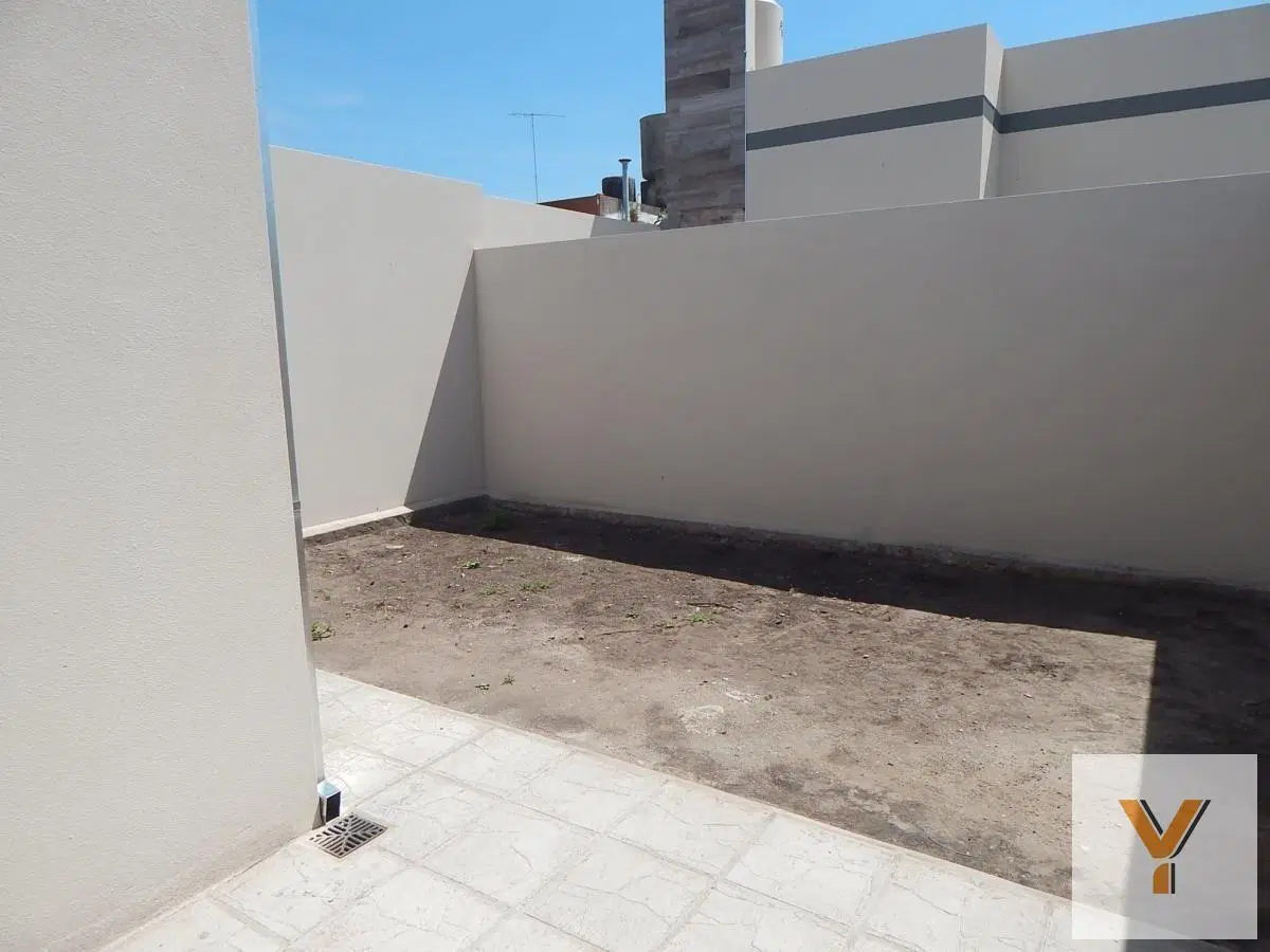 Casa en venta - 2 Dormitorios 1 Baño - 80mts2 - Chivilcoy 2