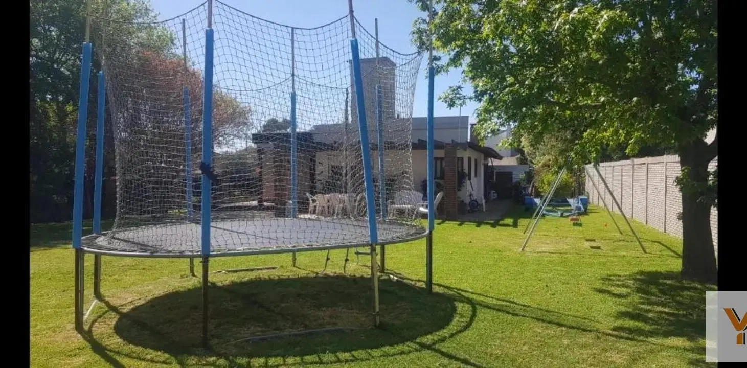 Casa en venta - 2 Dormitorios 2 Baños - Cocheras - 1.057Mts2 - Mar del Plata 8