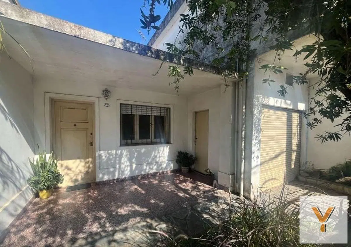 Casa en venta - 3 Dormitorios 1 Baño - 327mts2 - Grand Bourg 8