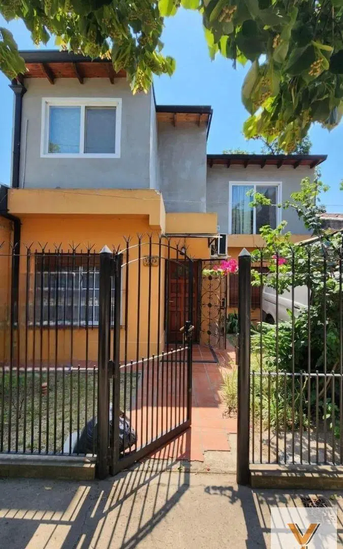 Casa en venta - 3 Dormitorios 2 Baños - Claypole 5