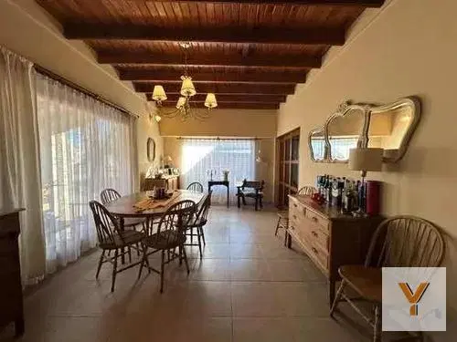 Casa en venta - 3 Dormitorios 2 Baños - 150Mts2 - General Alvarado 4