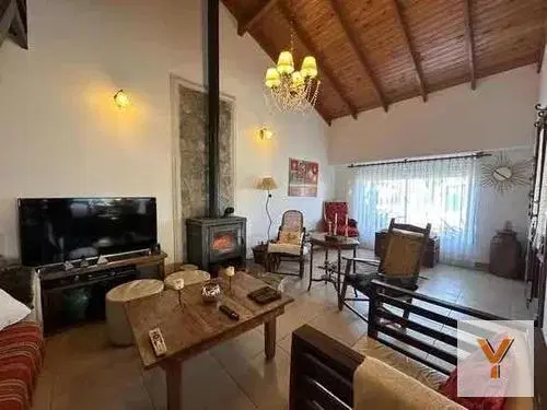 Casa en venta - 3 Dormitorios 2 Baños - 150Mts2 - General Alvarado 5